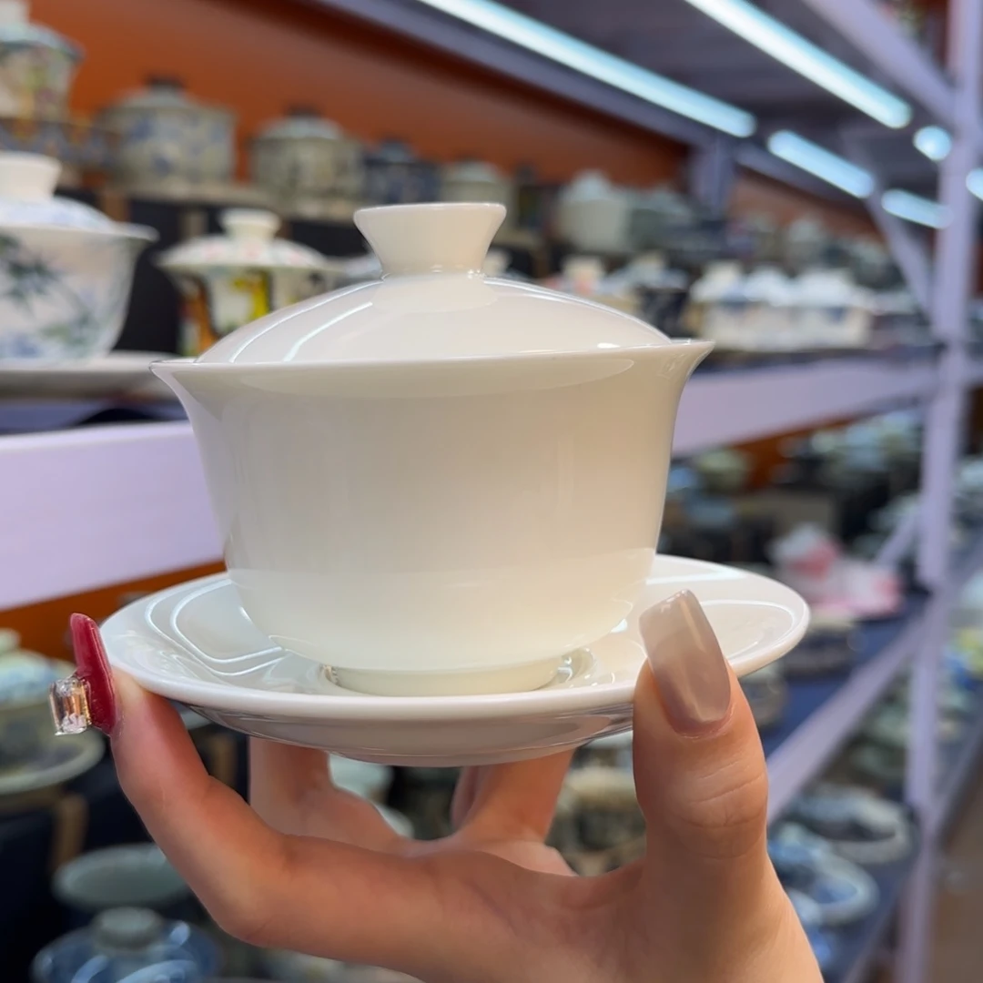 我在外面吃饭呢你在哪