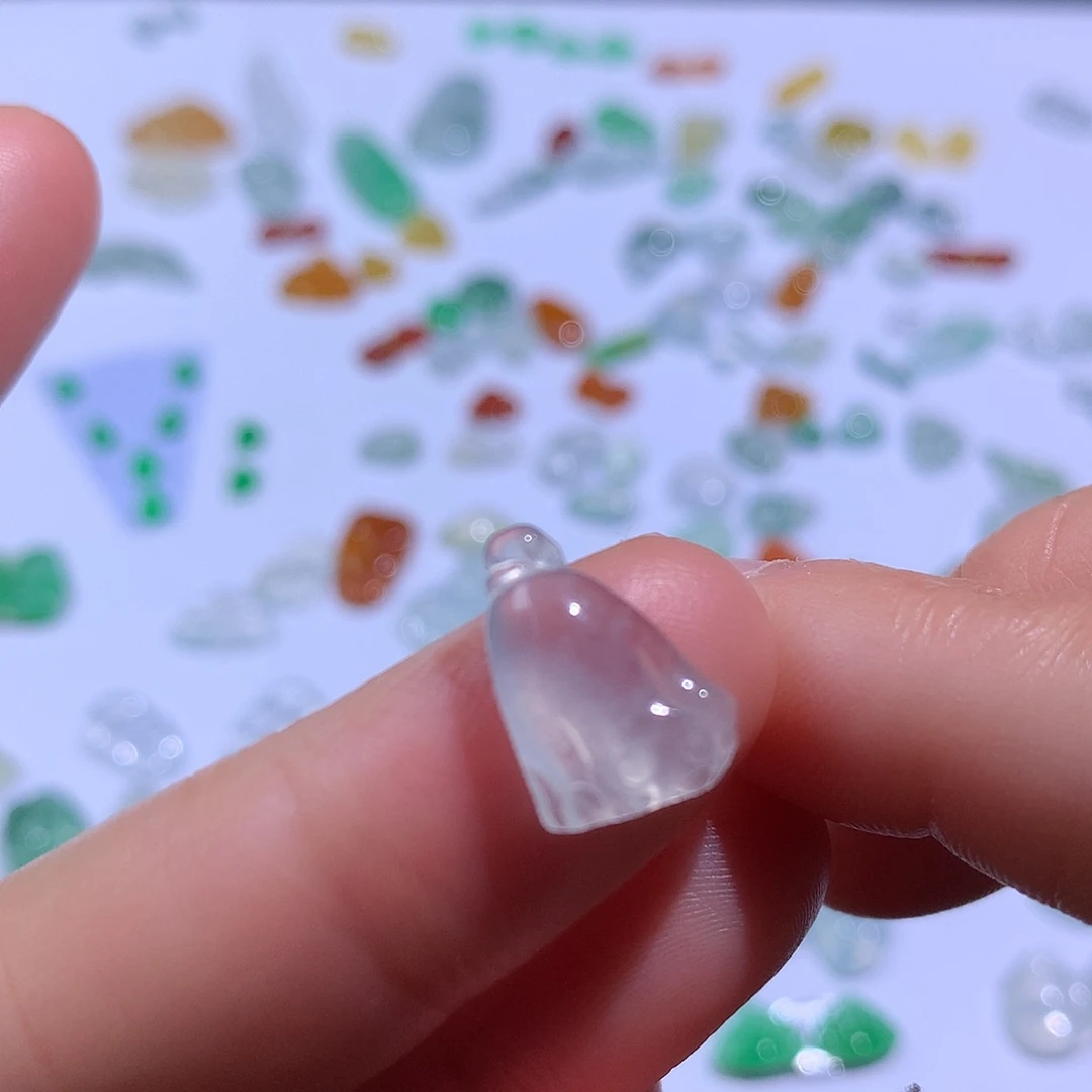 翡翠颈饰未镶嵌莲蓬