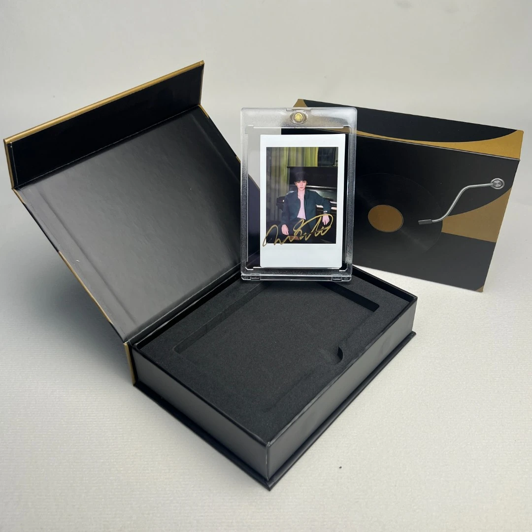 N6929王俊凯 签名正品拍立得照片 白边