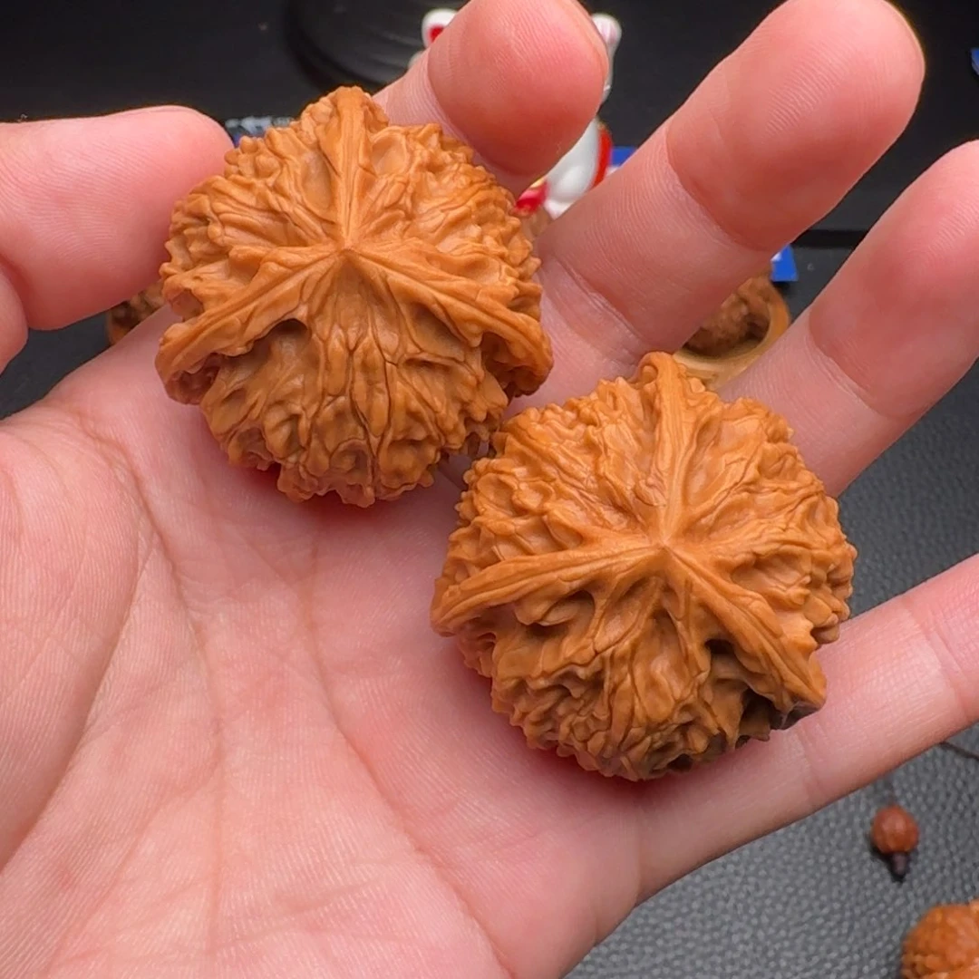 桃核把件牵*绳文山三棱球奔