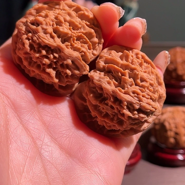 文玩核桃把件皇冠