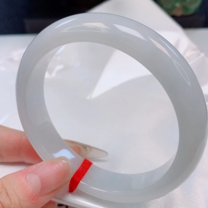 翡翠手镯未镶嵌56圈