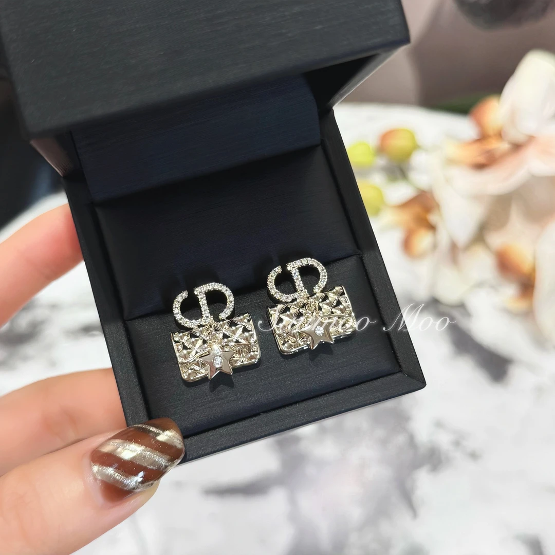 铜合金合成锆石耳饰 法式轻奢咖啡金菱格纹包包五角星耳环