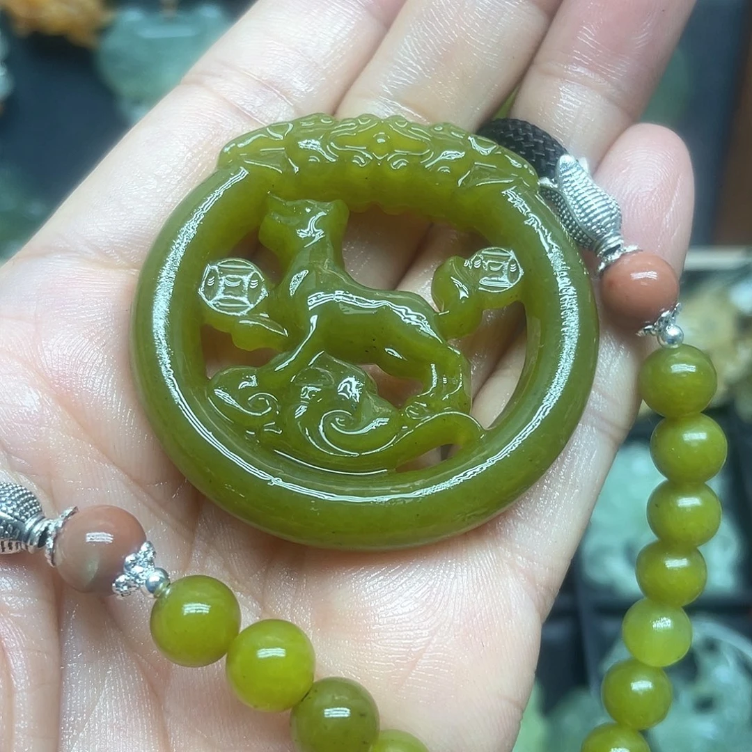 蛇纹石玉未镶嵌颈饰