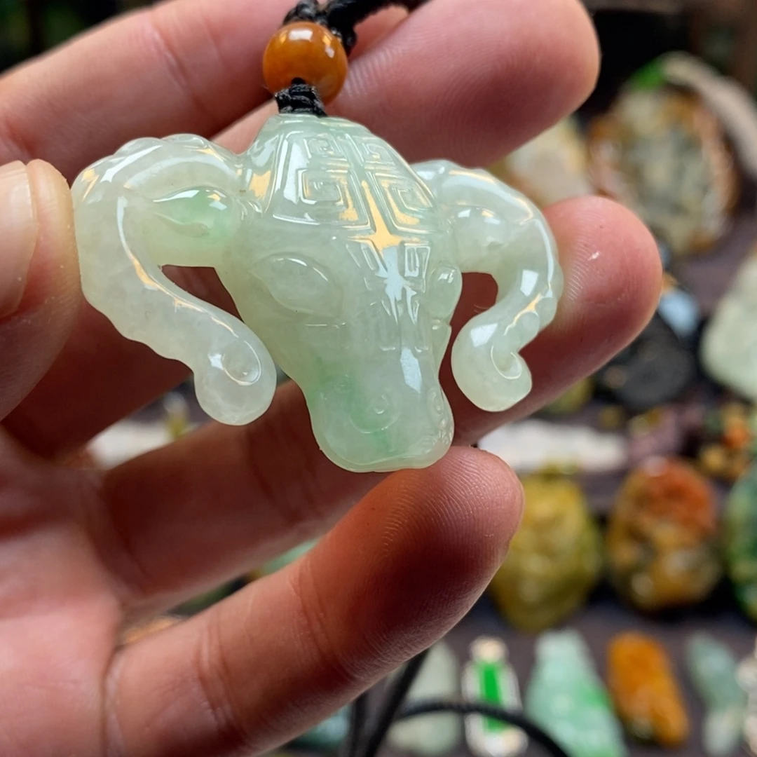 翡翠未镶嵌颈饰翡翠