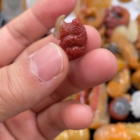 【闪购商品】石英质玉（黄龙玉）颈饰未镶嵌老***7