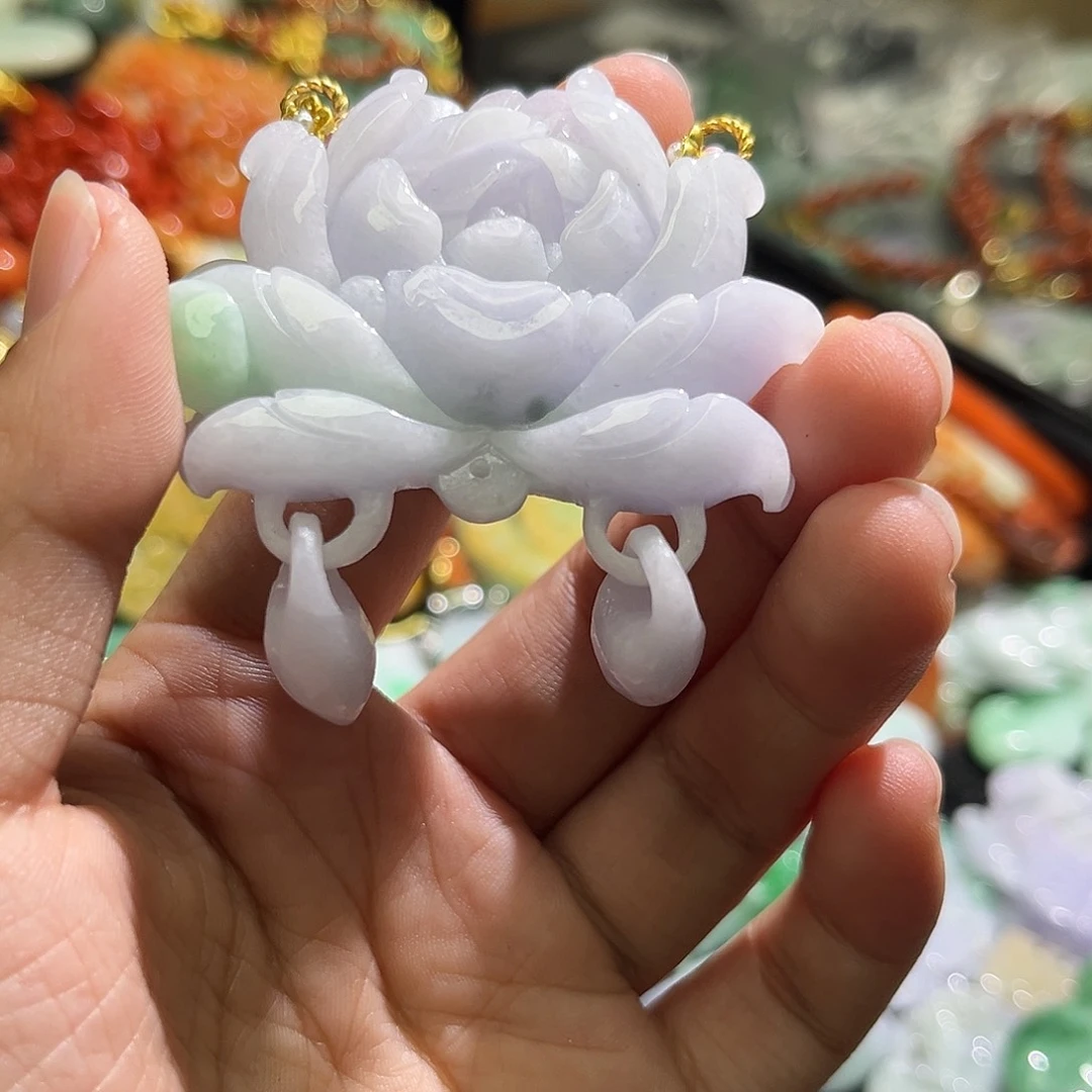 翡翠未镶嵌颈饰待编织
