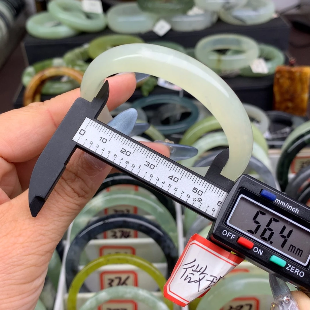 蛇纹石玉未镶嵌手镯380