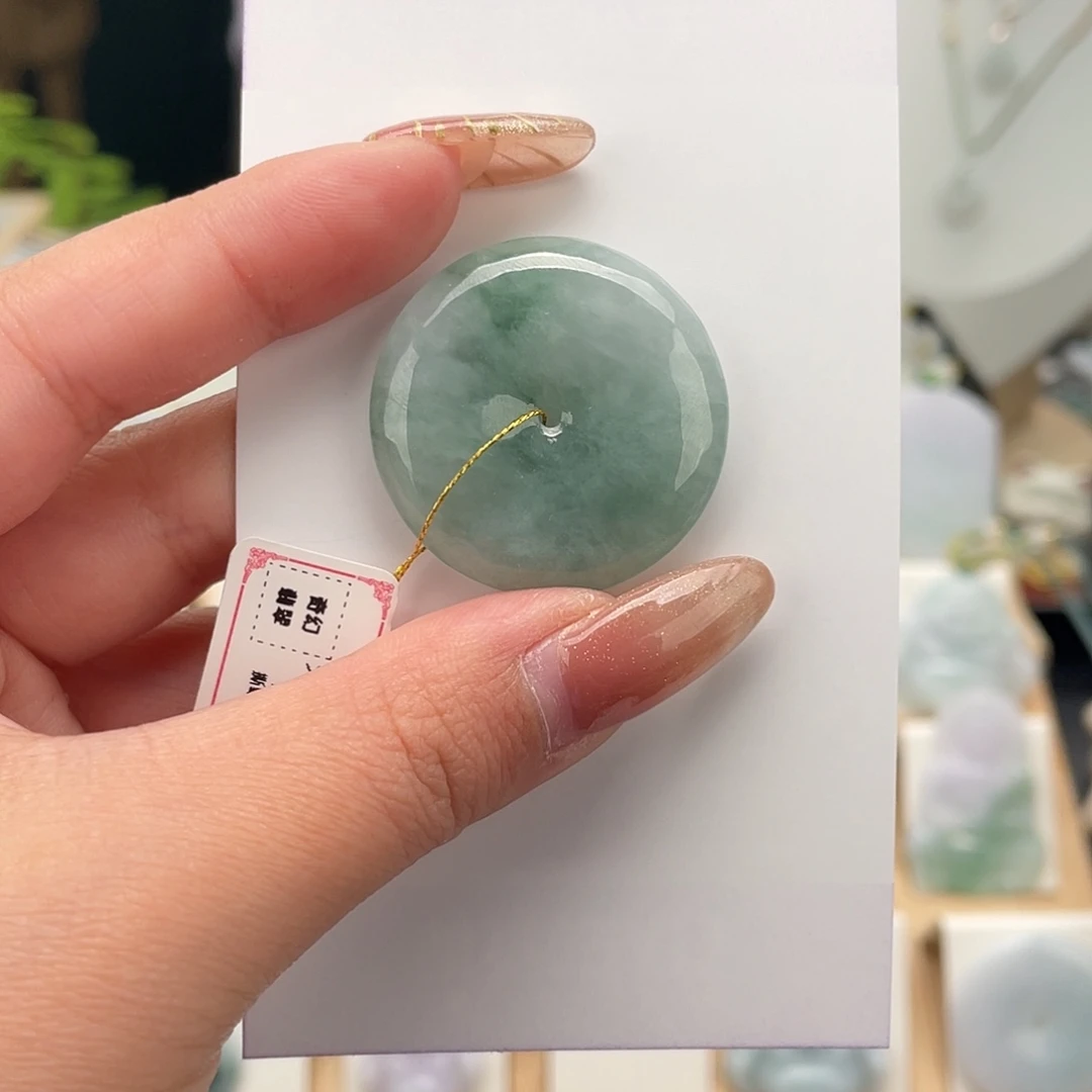 翡翠未镶嵌颈饰平安扣