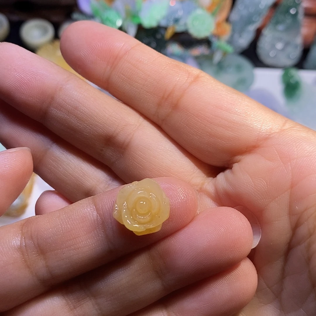 定制翡翠未镶嵌花