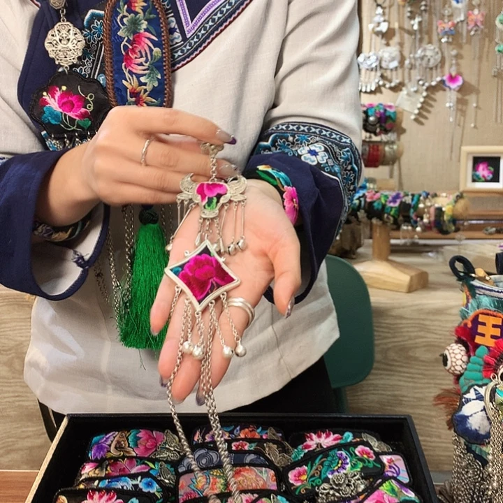 花岗石铁合金吊坠