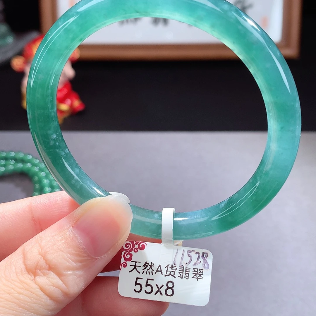 未镶嵌手镯（圆镯）翡翠