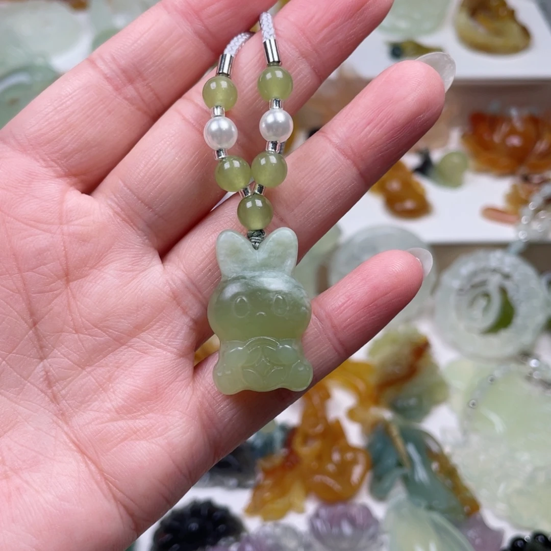 蛇纹石玉未镶嵌颈饰