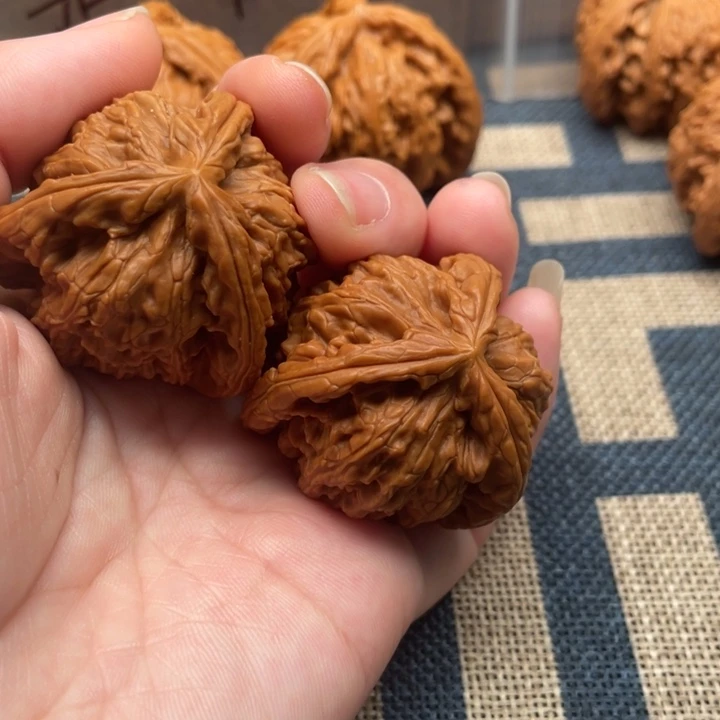 偉***核桃白狮子39核桃