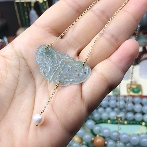翡翠合金颈饰蝴蝶吊坠