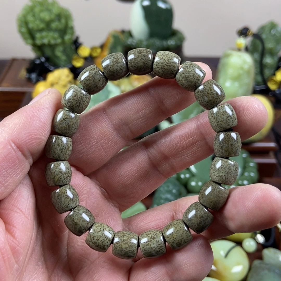 岫岩老玉（透闪石质玉）未镶嵌珠宝奇石