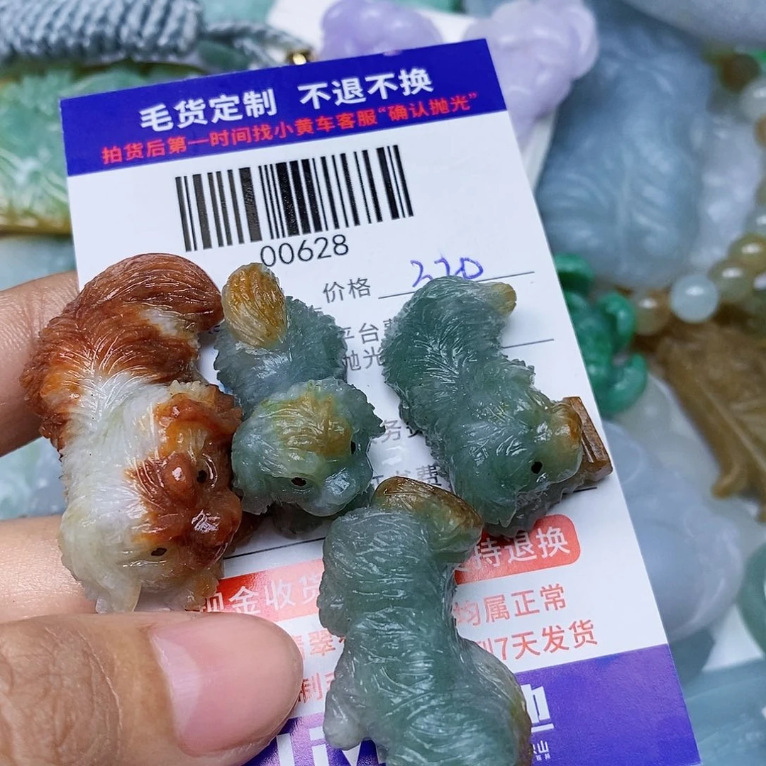 用***0翡翠未镶嵌颈饰翡翠