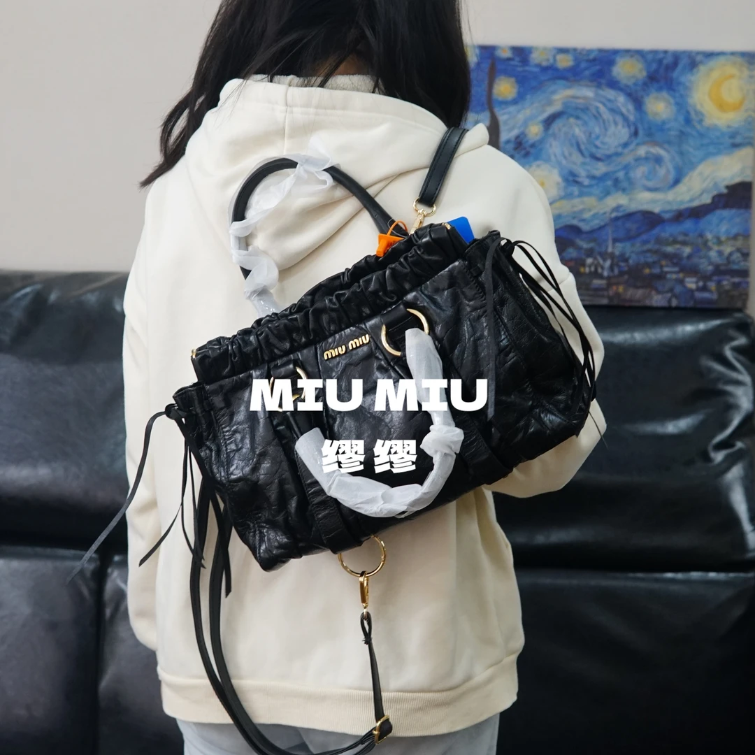 95新 MIU MIU/缪缪 miumiu/黑金双肩包/FYAF12218020/8020