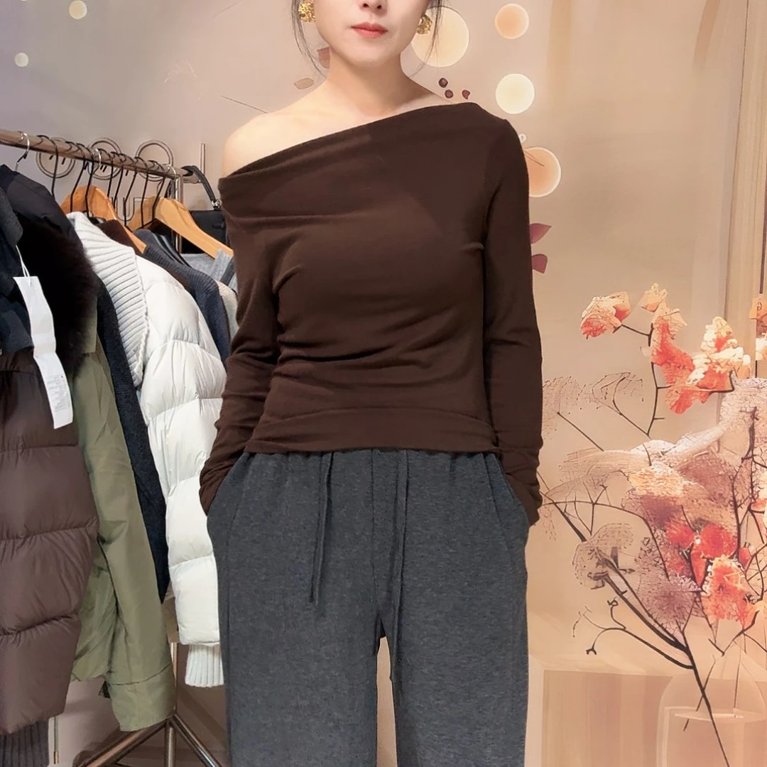 咖啡色后背漏空设计打底