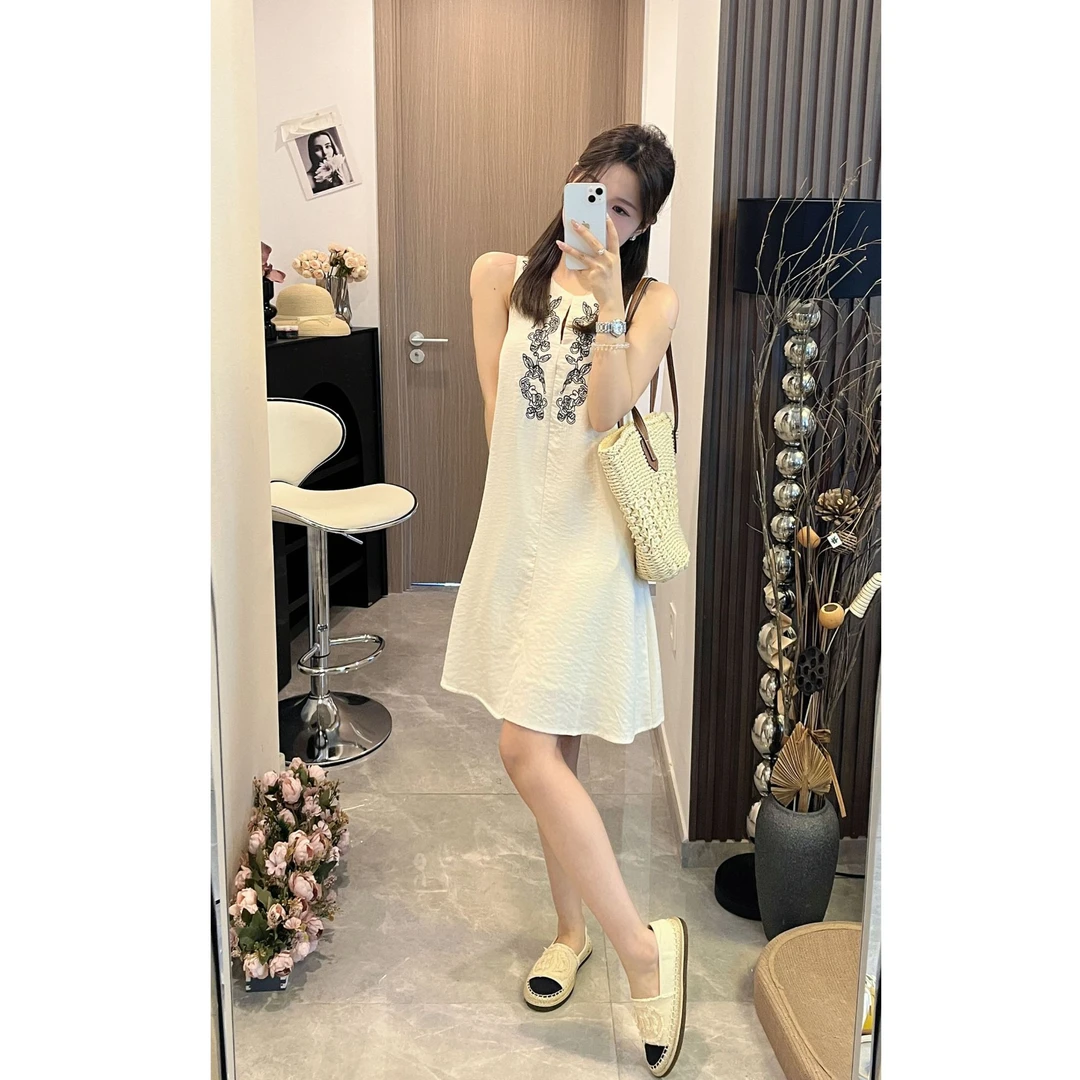 L & L 云云【夏日穿搭】仿麻垂感V领无袖撞色重工刺绣显瘦连衣裙