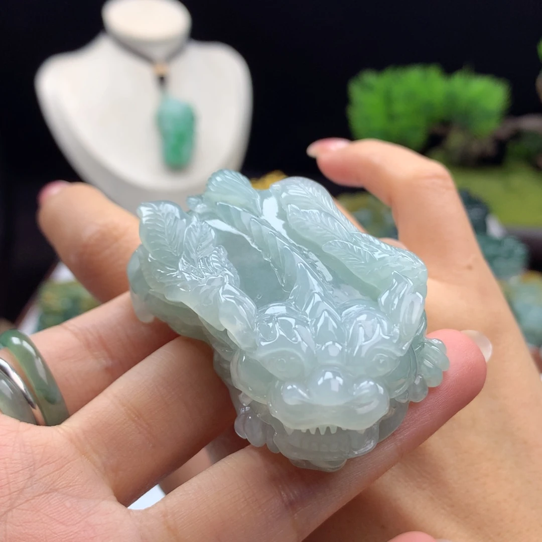 翡翠未镶嵌颈饰A26 天空蓝含珠飞天貔貅