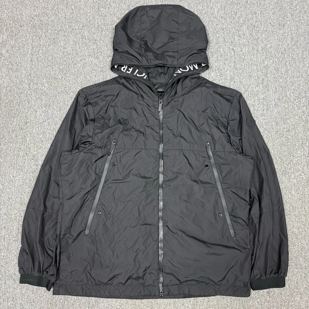 99新 MONCLER 12486281 Moncler蒙口 黑色门襟logo冲锋衣外套 6码