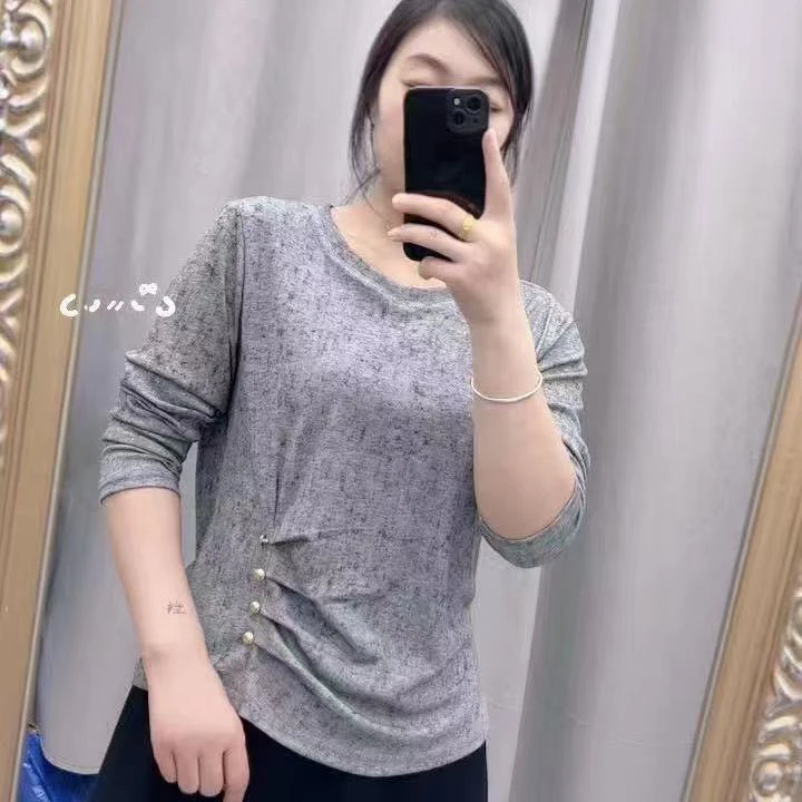 2025早秋新款时尚百搭圆领长袖T恤打底衫女大码皱褶扣子妈妈上衣