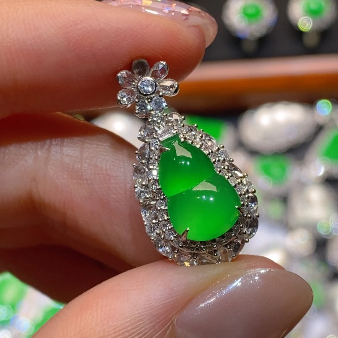 翡翠18K金镶嵌颈饰