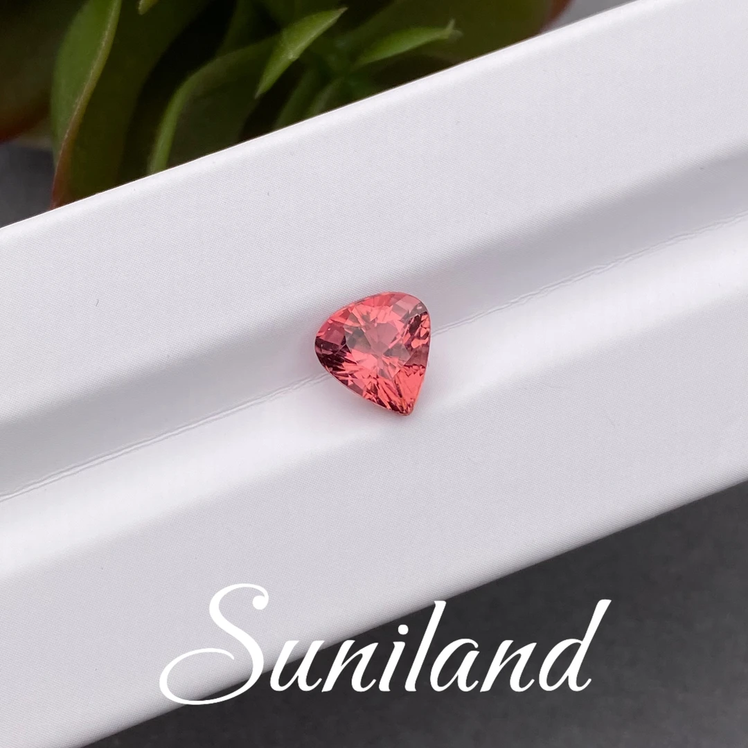 G446-2.4ct水滴形莲花色碧玺裸石8.3*9mm