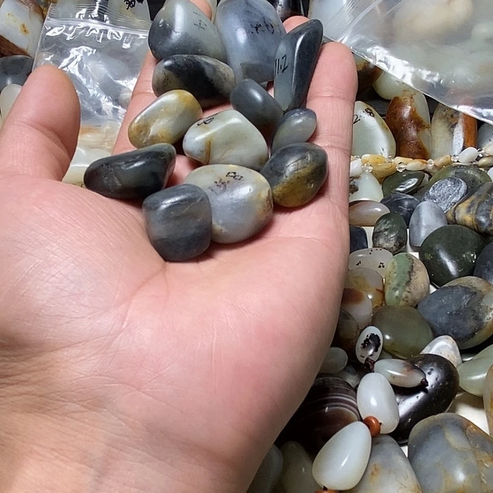 一***1和田玉未镶嵌颈饰12粒珠子1080元下12单