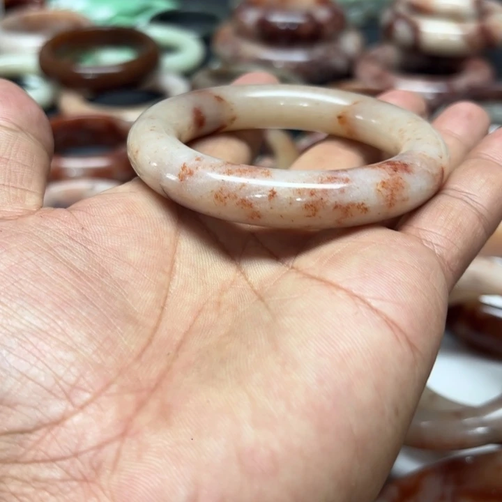 偏***晓石英岩玉合金颈饰