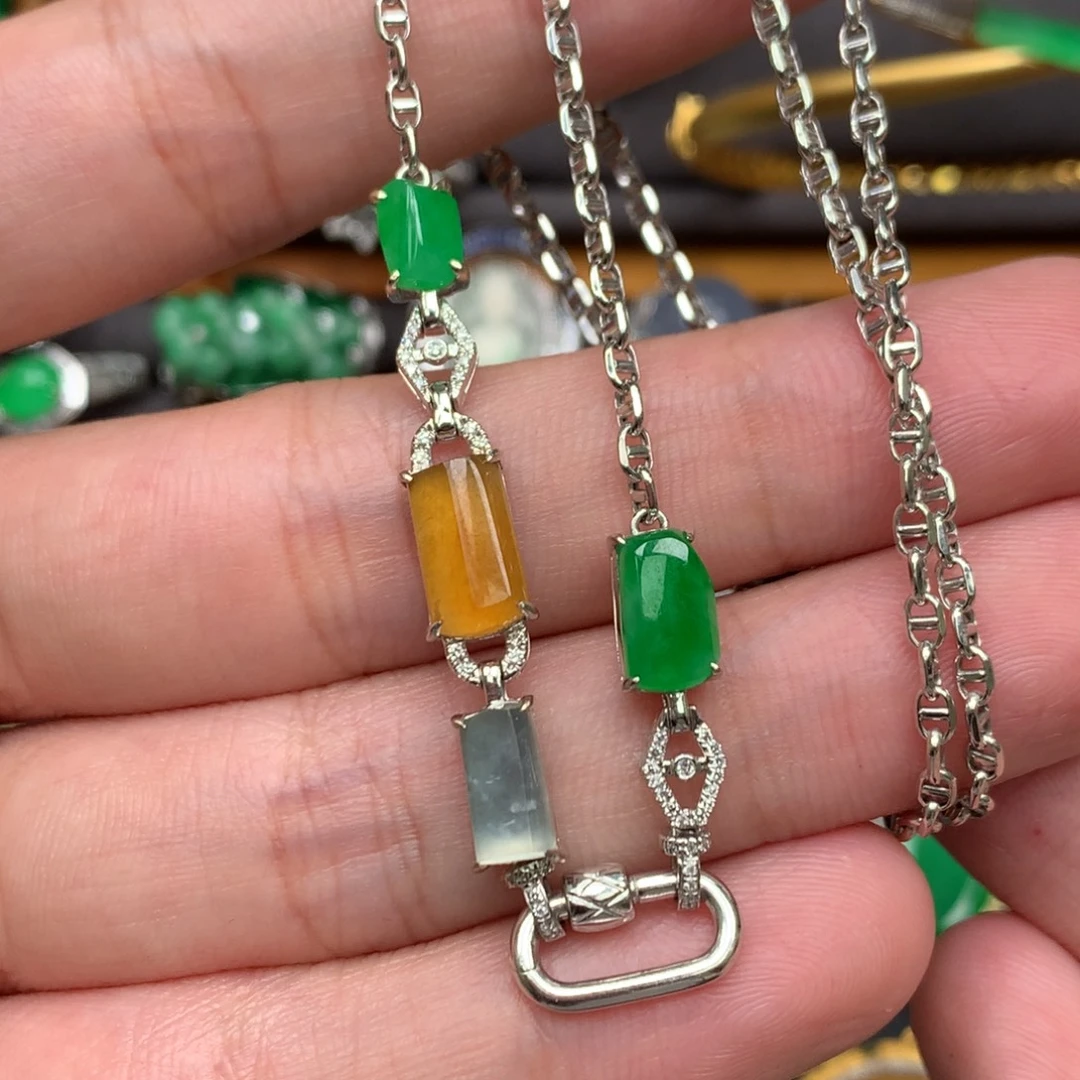 翡翠18K金镶嵌颈饰