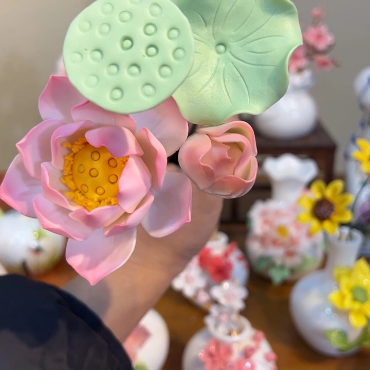 手工精致陶瓷摆件