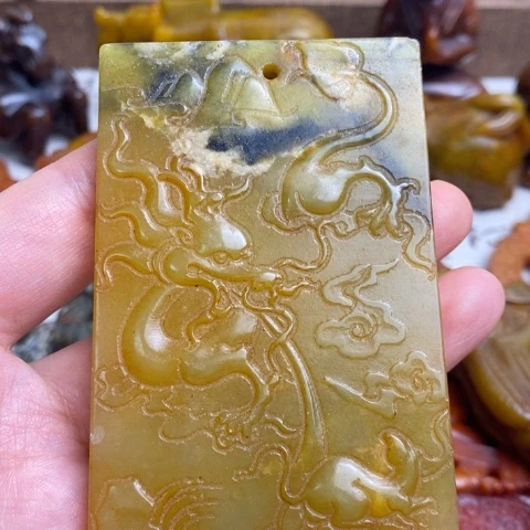 蛇纹石玉未镶嵌颈饰02