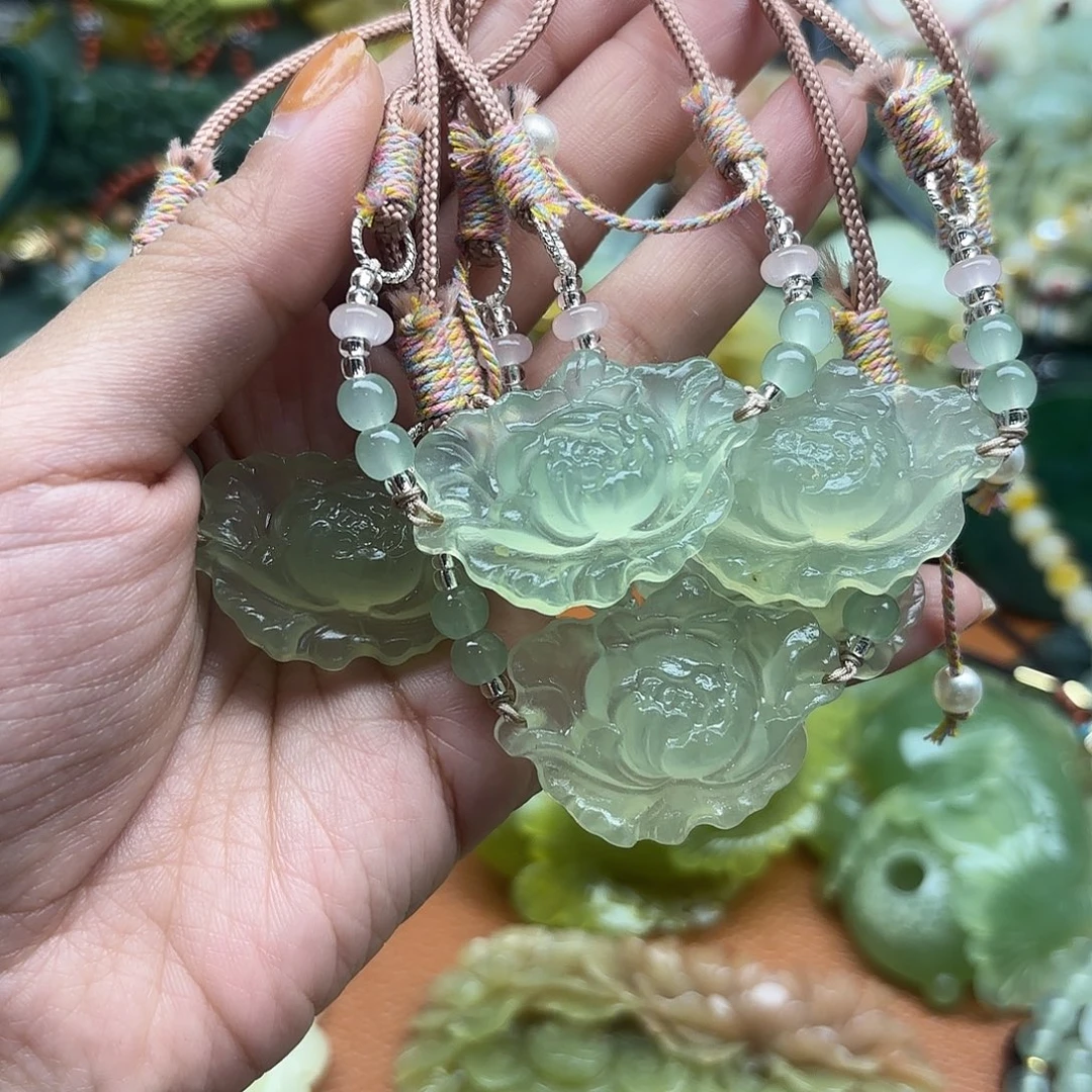 蛇纹石玉未镶嵌吊坠