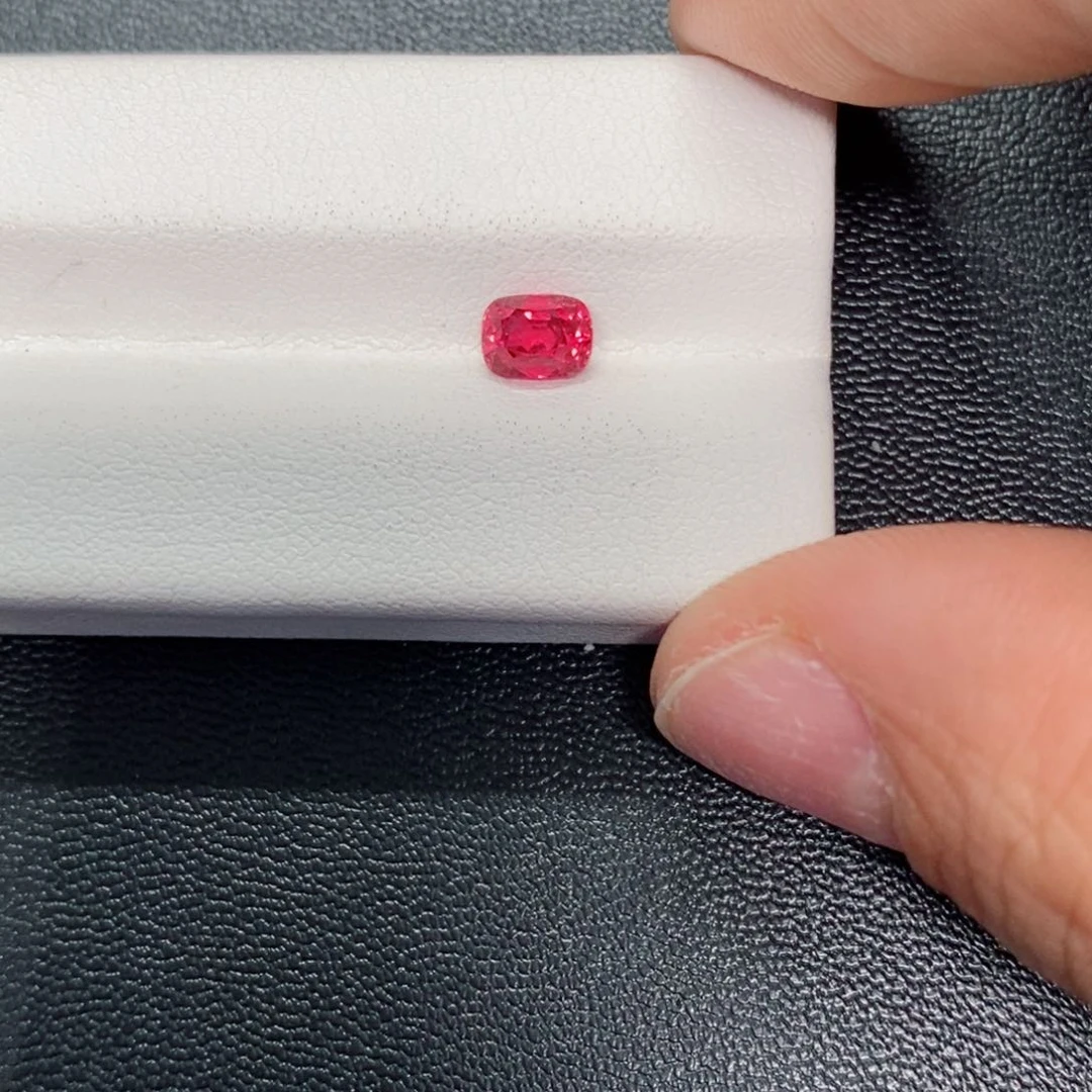 尖晶石裸石未镶嵌0.96绝地吉