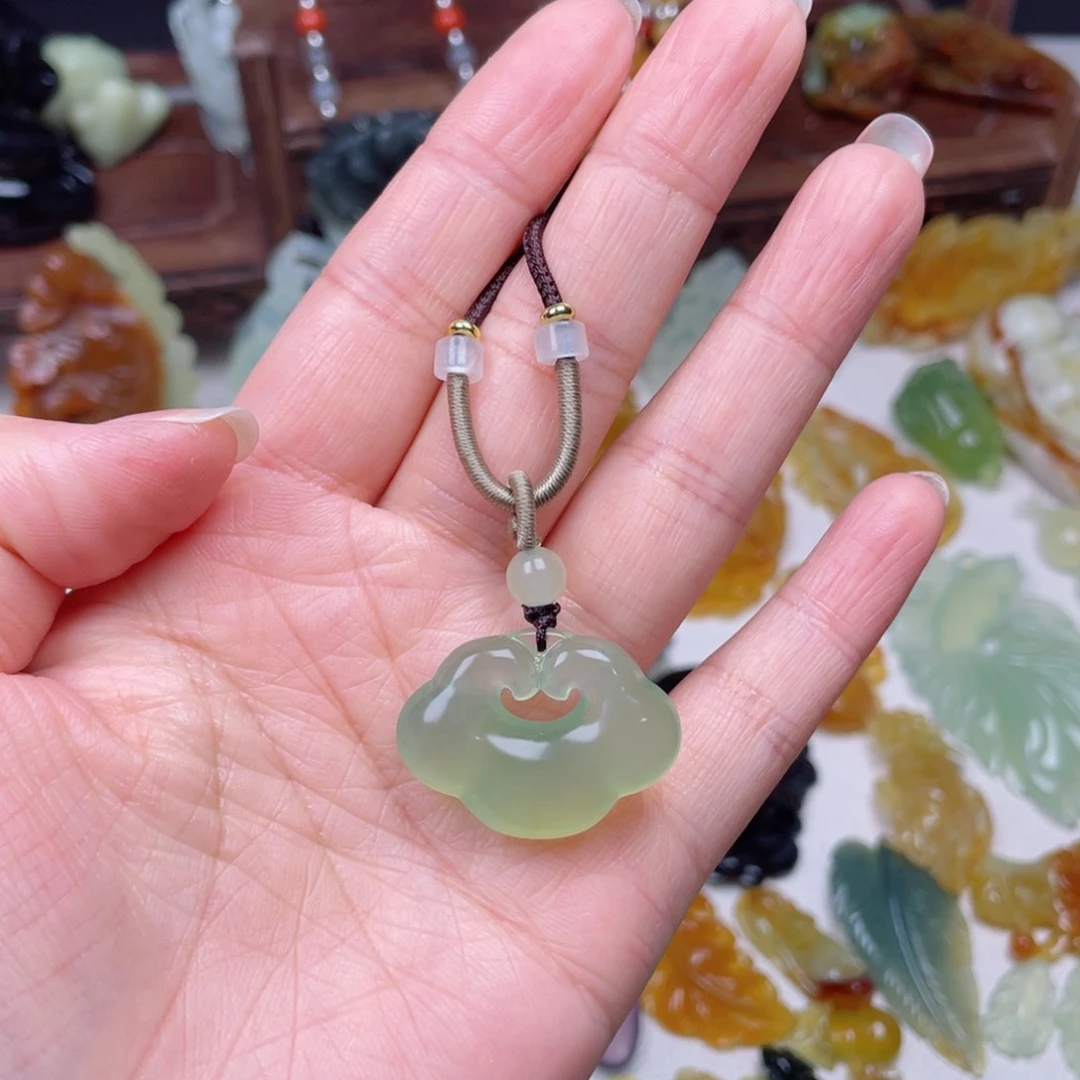 蛇纹石玉未镶嵌颈饰