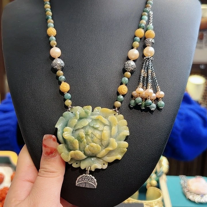 翡翠颈饰未镶嵌古风