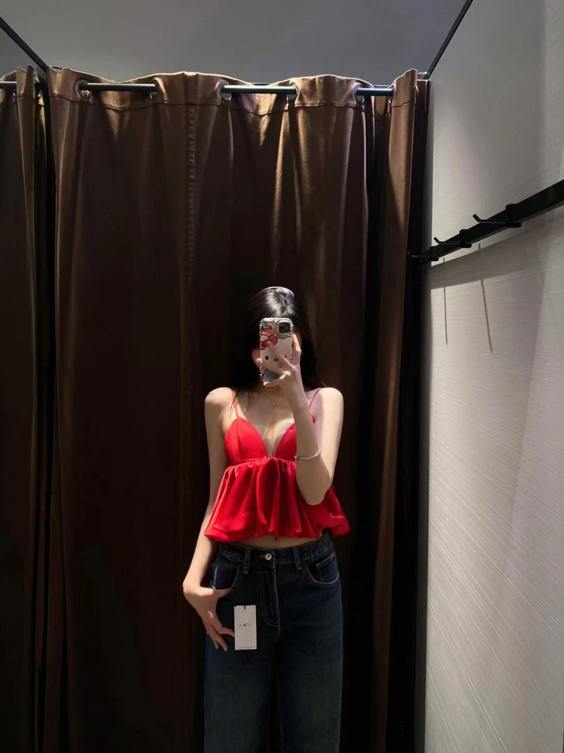 【B Y】法式2025春季新款红色度假海边外穿绝美缎面蓬蓬小吊带上衣