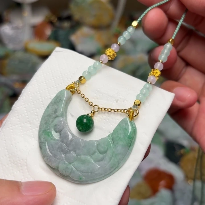 翡翠颈饰未镶嵌吊坠