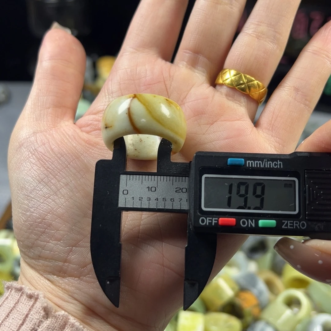 蛇纹石玉未镶嵌戒指