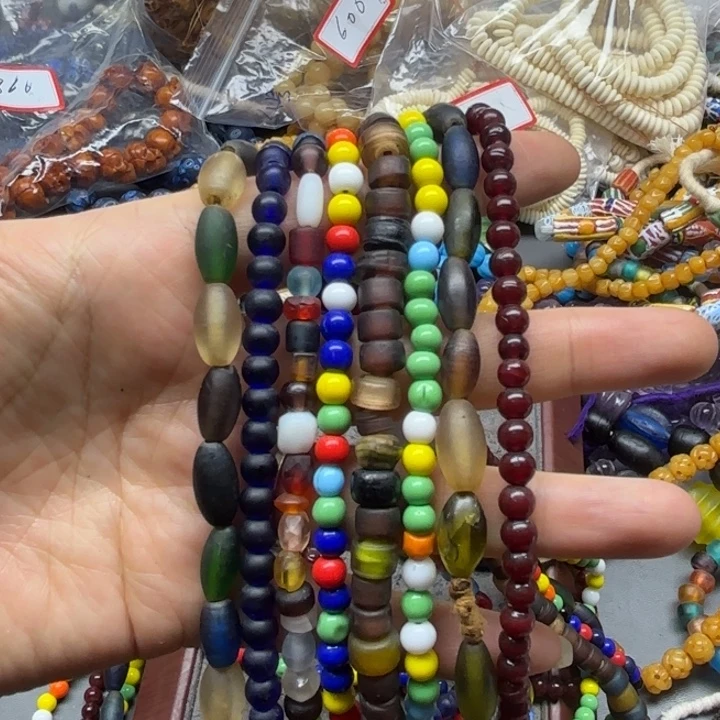 颈饰玻璃福利一条，喊我选