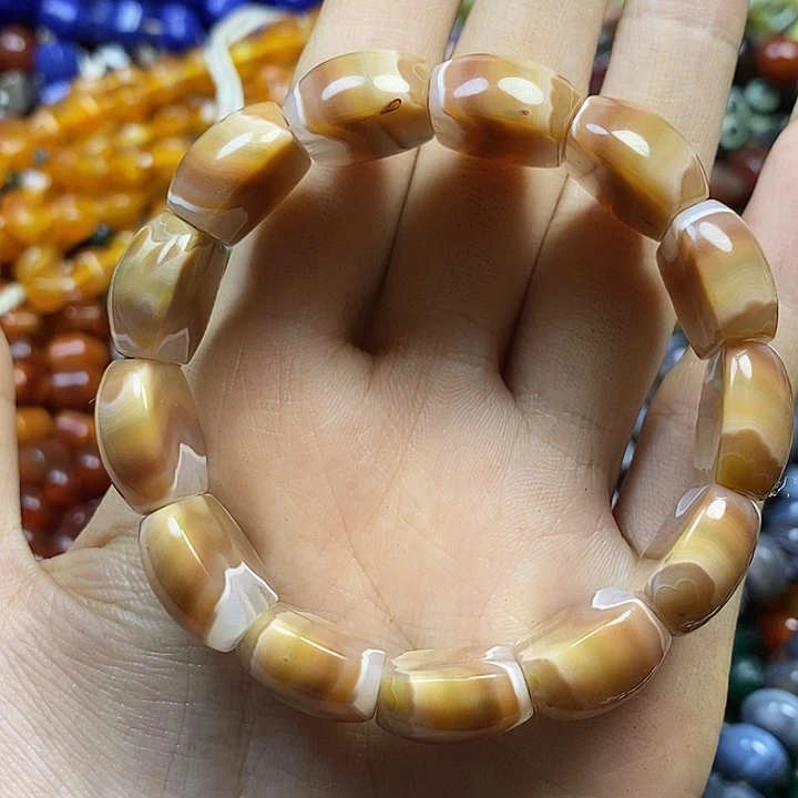 未镶嵌颈饰玛瑙/玉髓余**福