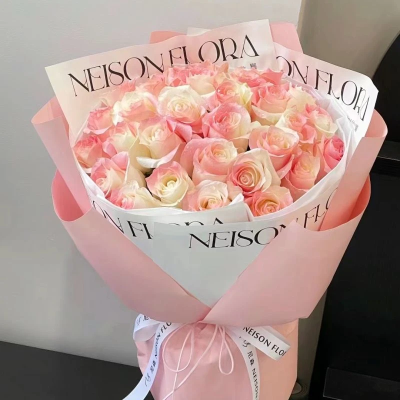 这个就是爱情『33朵白玫瑰花火烈鸟喷色花束』约会送女友送朋友生日礼物表白鲜花配送