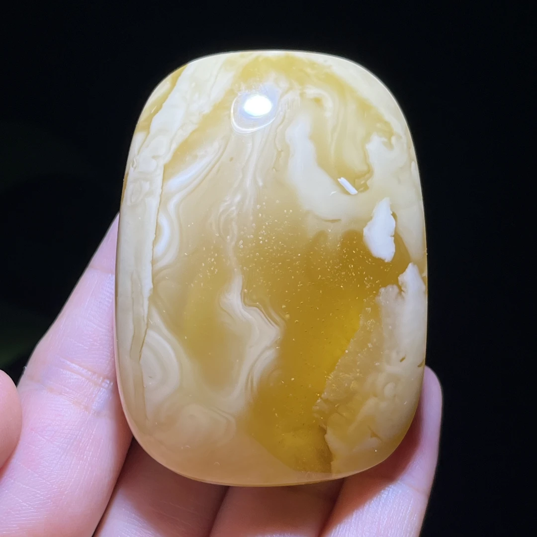 天然蜜蜡一面留皮平安无事牌 金绞溶洞蜜白花飘金沙