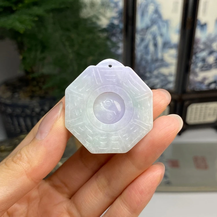 紫罗兰淡春彩飘绿八卦图挂件 天然翡翠A货