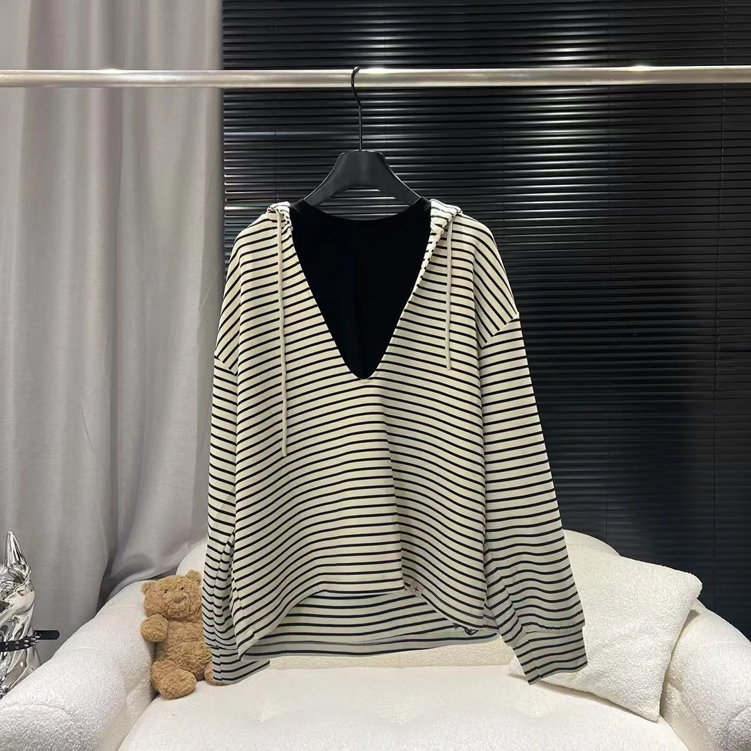 年中孤品~【灵动线条】新款韩系V领假两件宽松慵懒连帽上衣70322