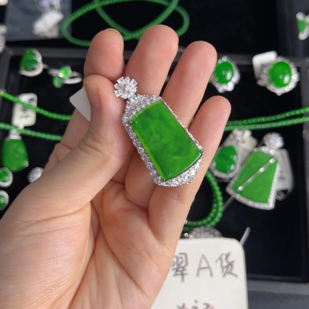 翡翠银S925镶嵌戒指无事牌吊坠