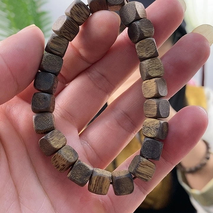 沉香沉香碎屑海南白棋1.0方+沉香碎屑