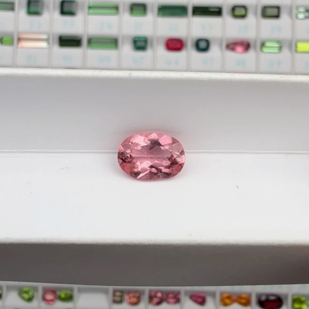 未镶嵌碧玺珠宝半成品天然2.4克拉微瑕